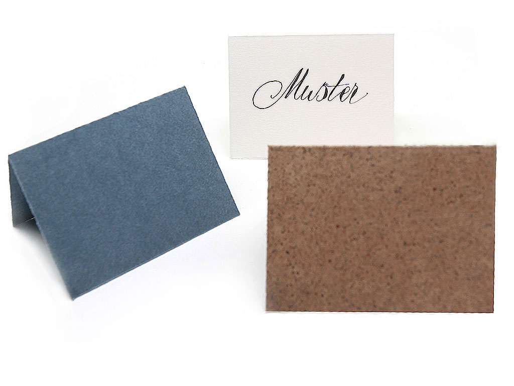 Ein Musterset für Tischkarten, die von Hand kalligraphiert werden können